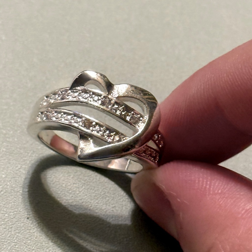 Elegant Sterling Silver 925 Heart Ring size 6